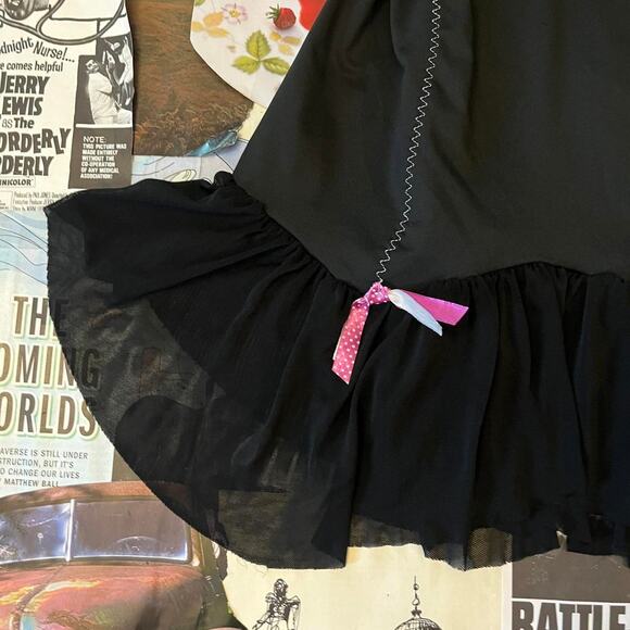 Lace and bow adorable mini slip dress - Picture 5 of 7